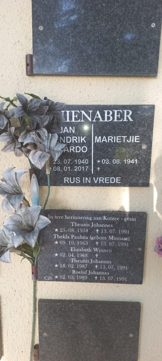 NIENABER Jan Hendrik Ricardo 1940-2017 &amp; Marietjie 1941- :: KOTZEE gesin