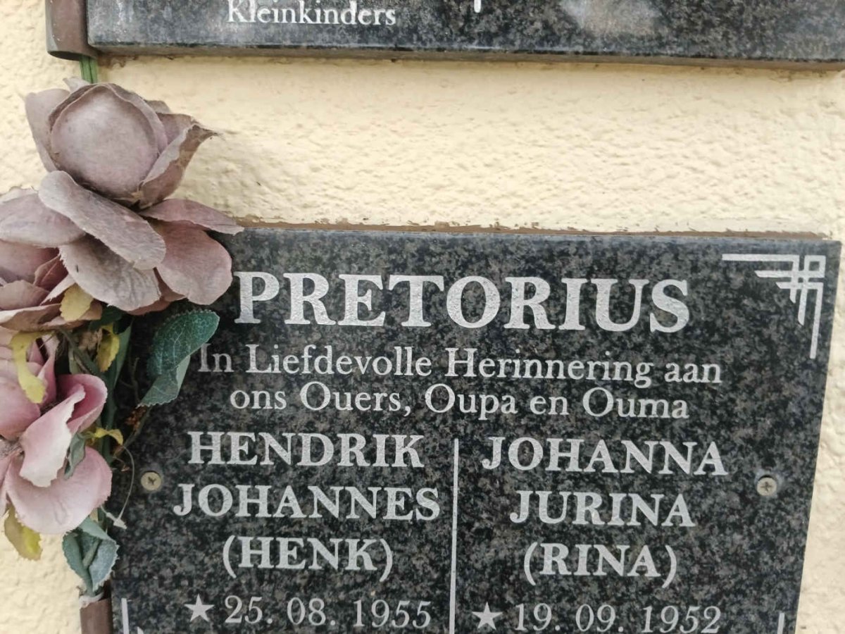 PRETORIUS Hendrik Johannes 1955- & Johanna Jurina 1952- 