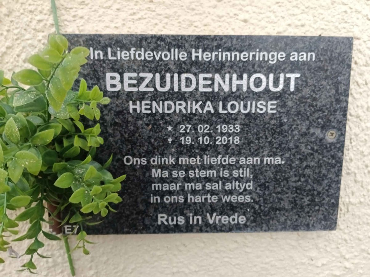 BEZUIDENHOUT Hendrika Louise 1933-2018