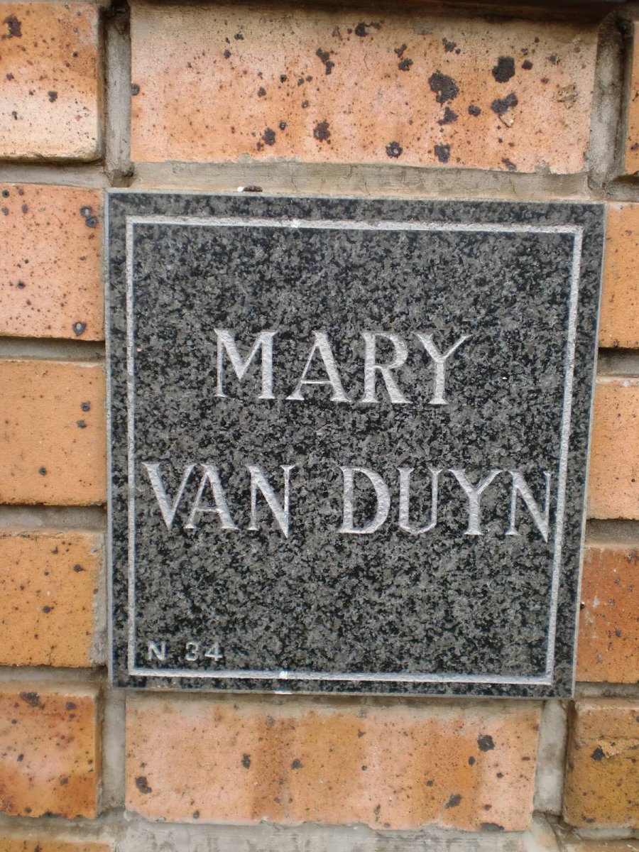 DUYN Mary, van
