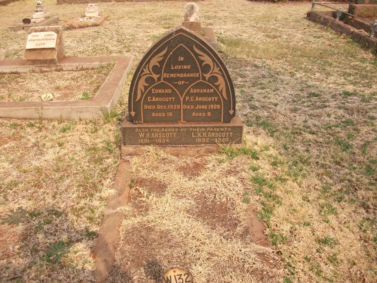 ARSCOTT W.H. 1881-1954 &amp; L.K.H. 1892-1950 :: ARSCOTT Edward C. -1928 :: ARSCOTT Abraham P.C. -1928