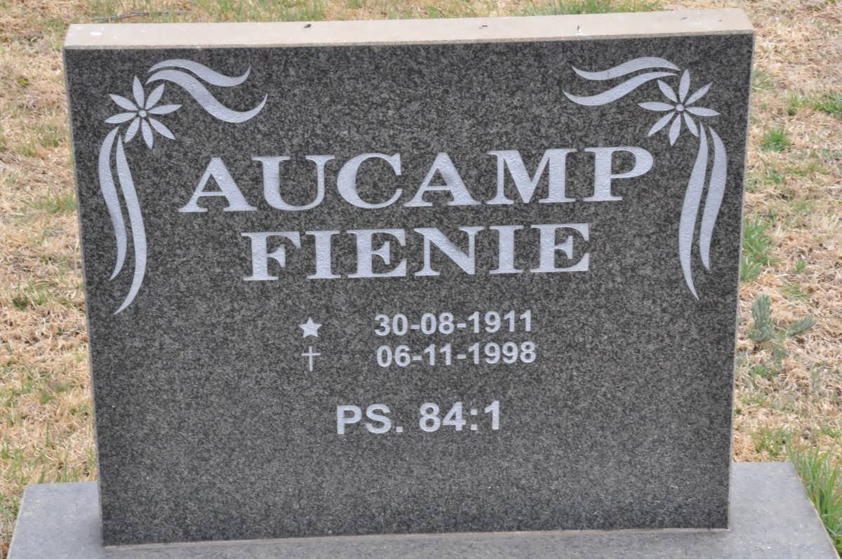 AUCAMP Fienie 1911-1998