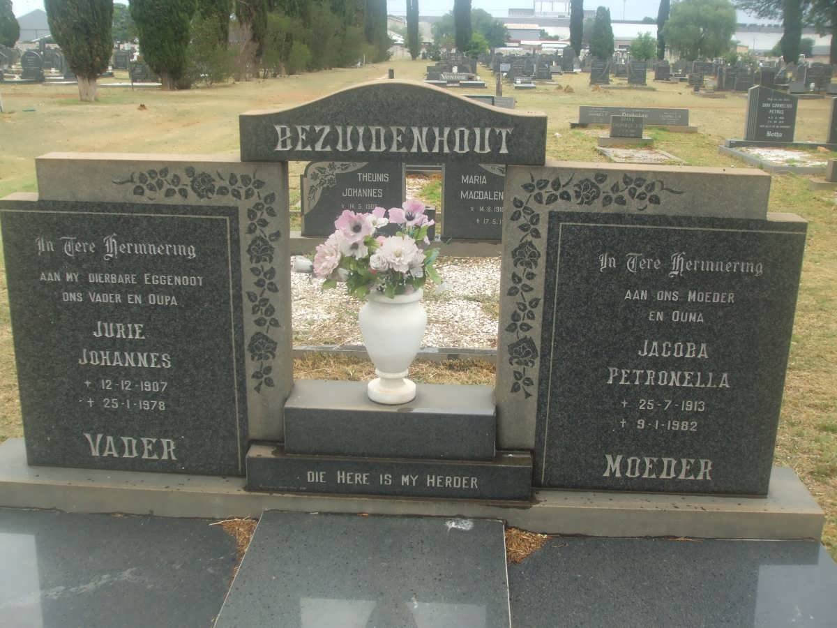 BEZUIDENHOUT Jurie Johannes 1907-1978 &amp; Jacoba Petronella 1913-1982