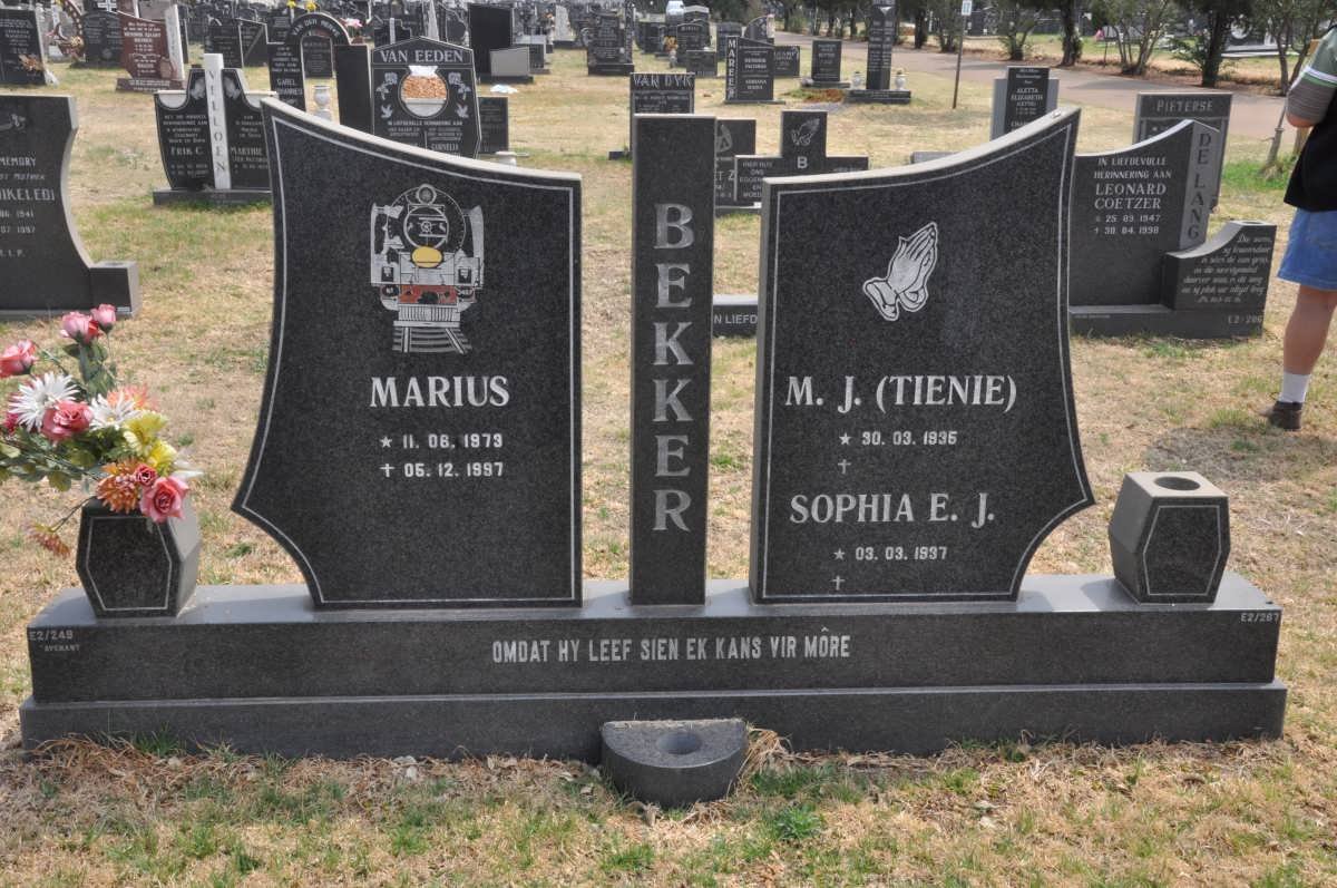 BEKKER M.J. 1935- &amp; Sophia E.J. 1937- :: BEKKER Marius 1973-1997