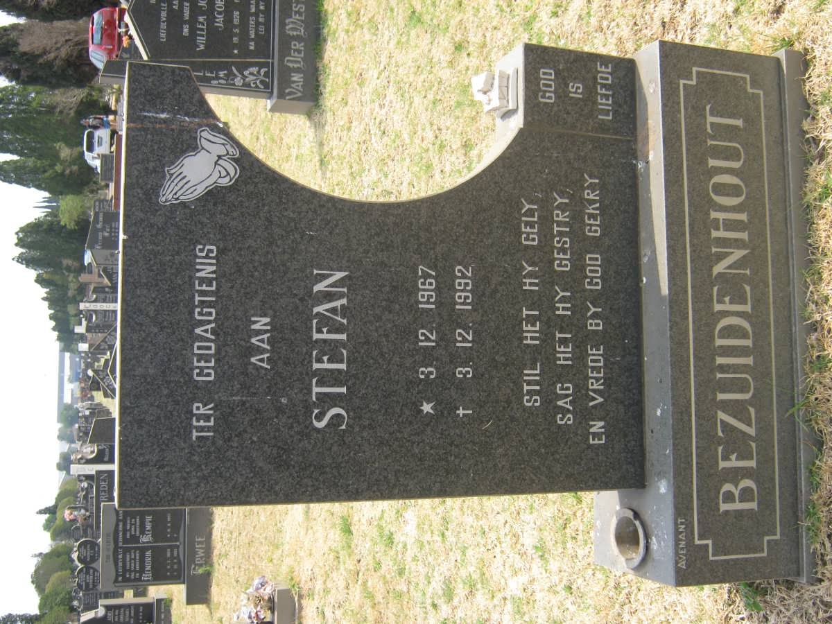 BEZUIDENHOUT Stefan 1967-1992