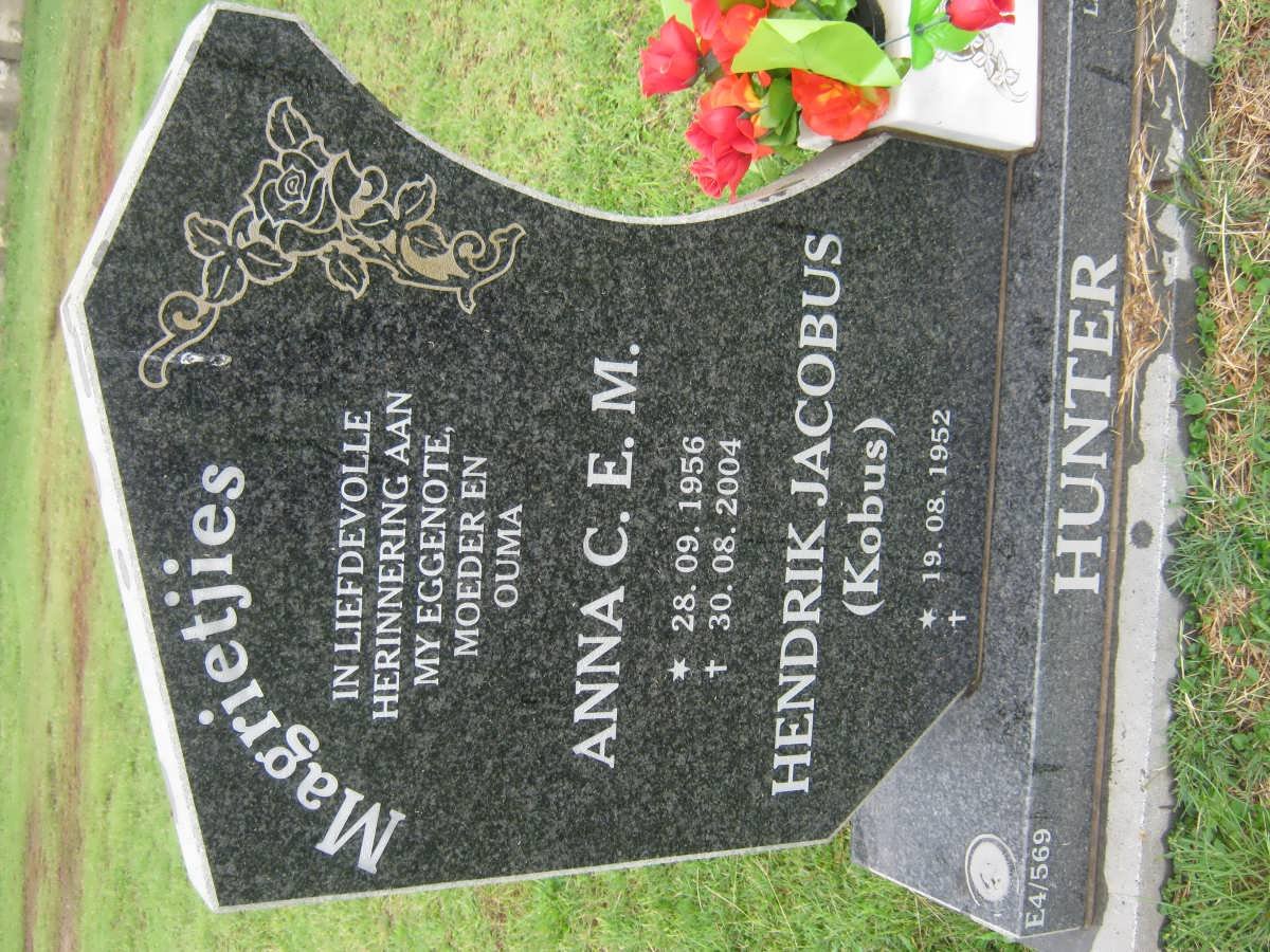 HUNTER Hendrik Jacobus 1952- &amp; Anna C.E.M. 1956-2004