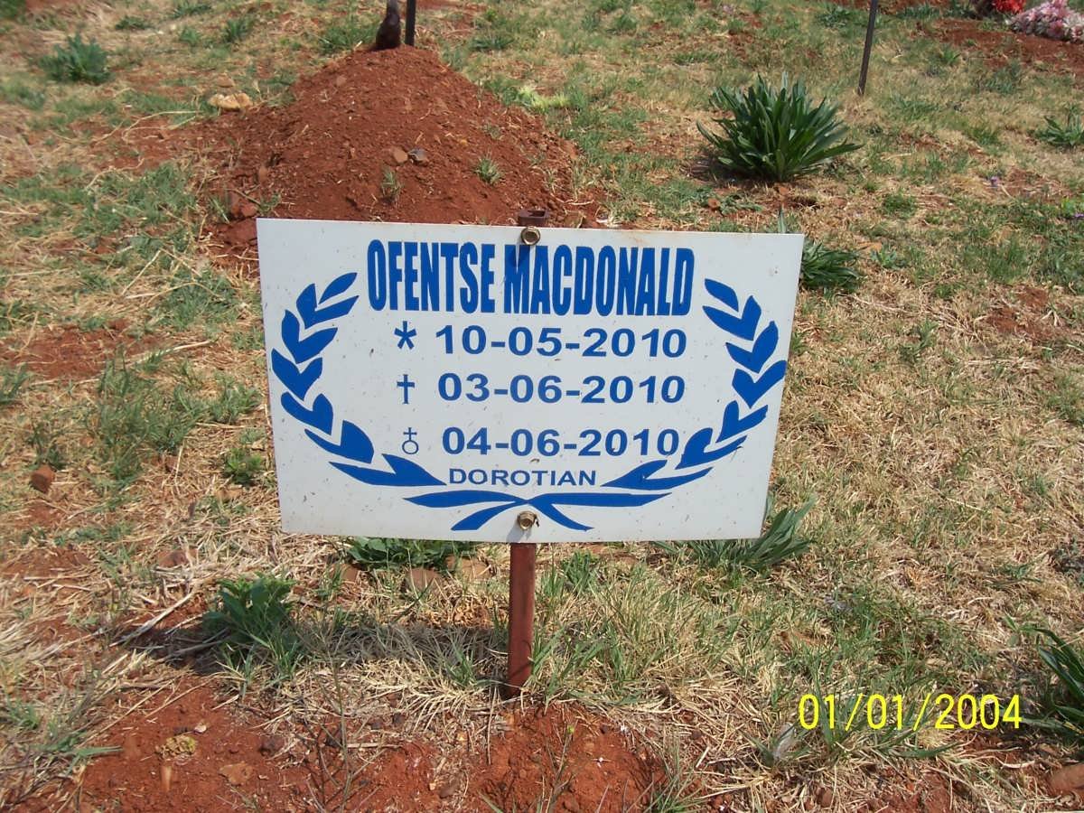 MACDONALD Ofentse 2010-2010