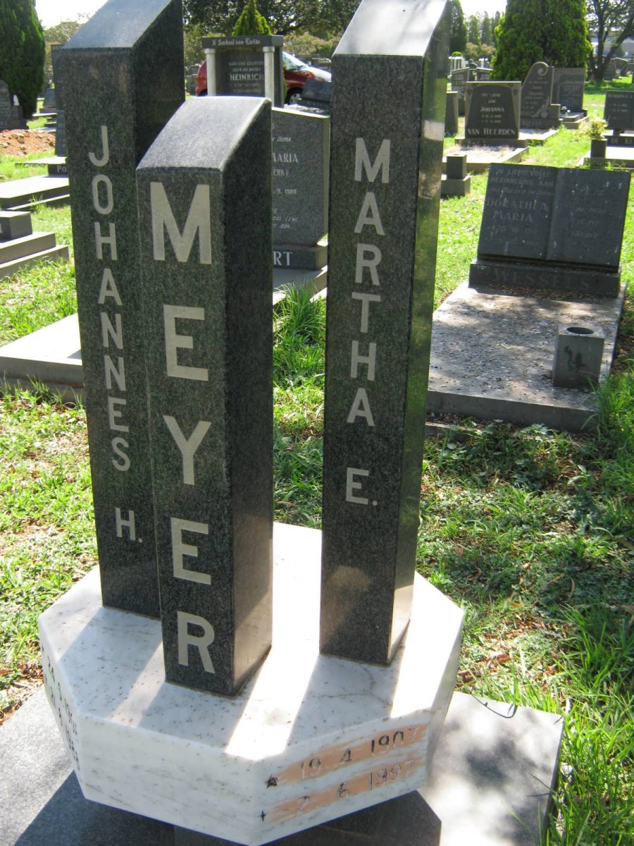 MEYER Johannes H. 1906-1988 &amp; Martha E. 1907-1997