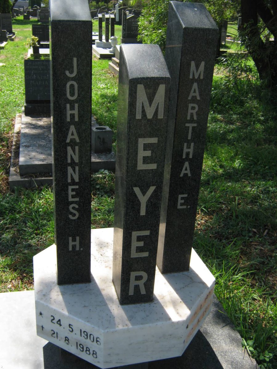MEYER Johannes H. 1906-1988 &amp; Martha E. 1907-1997
