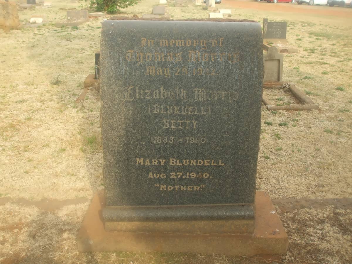 MORRIS Thomas -1932 &amp; Elizabeth nee BLUNDELL 1933-1980 :: BLUNDELL Mary -1940