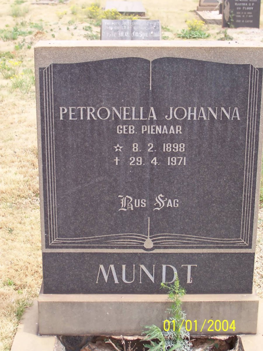 MUNDT Petronella Johanna nee PIENAAR 1898-1971