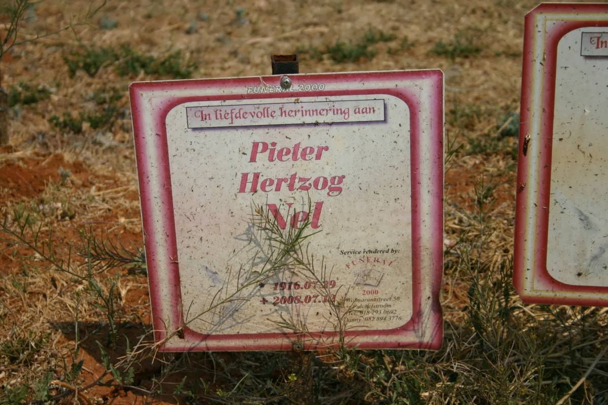 NEL Pieter Hertzog 1916-2008