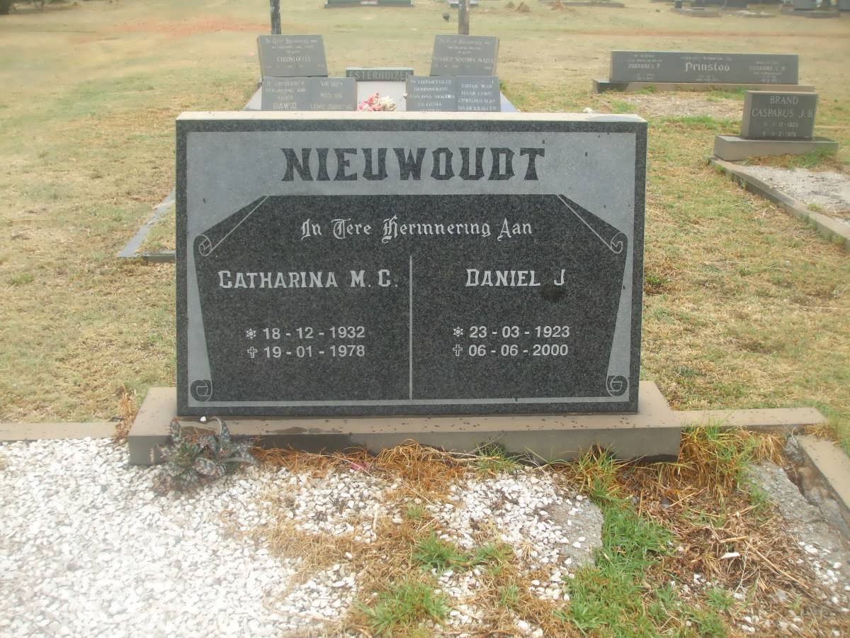 NIEUWOUDT Daniel J. 1923-2000 &amp; Catherina M.C. 1932-1978