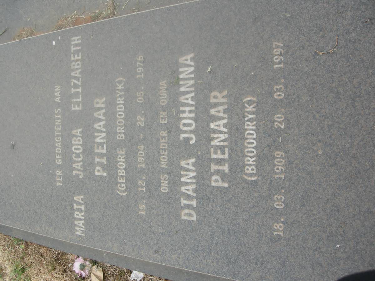 PIENAAR Maria Jacoba Elizabeth nee BROODRYK 1904-1976 :: PIENAAR Diana Johanna nee BROODRYK 1909-1997