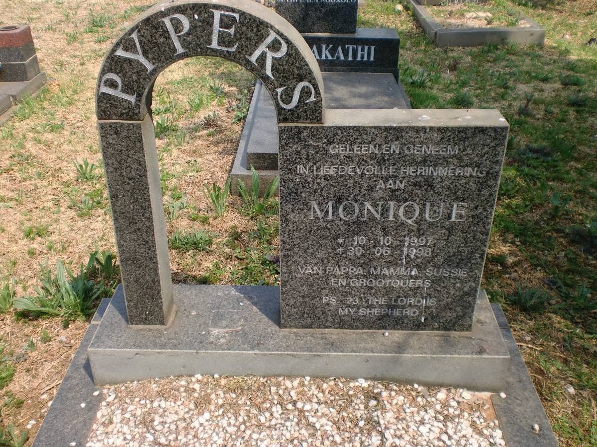 PYPERS Monique 1997-1998