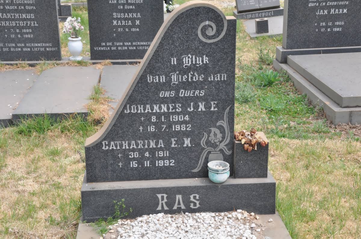 RAS Johannes J.N.E. 1904-1982 &amp; Catharina E.M. 1911-1992