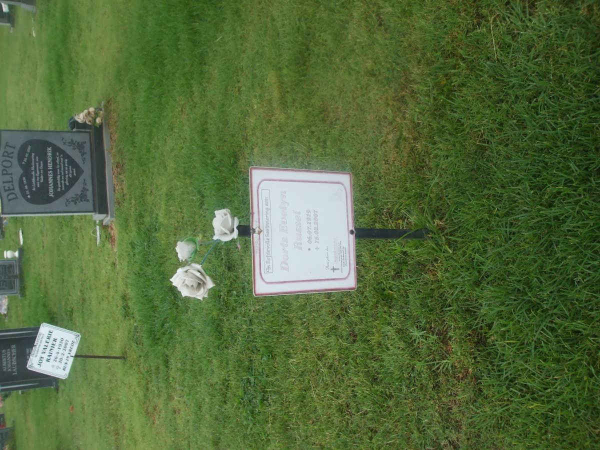 RUSSEL Doris Evelyn 1915-2007