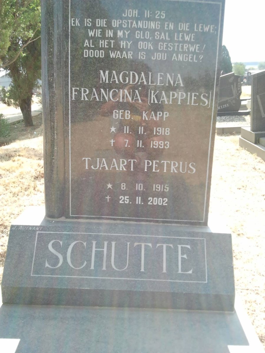 SCHUTTE Tjaart Petrus 1915-2002 &amp; Magdalena Francina KAPP 1918-1993