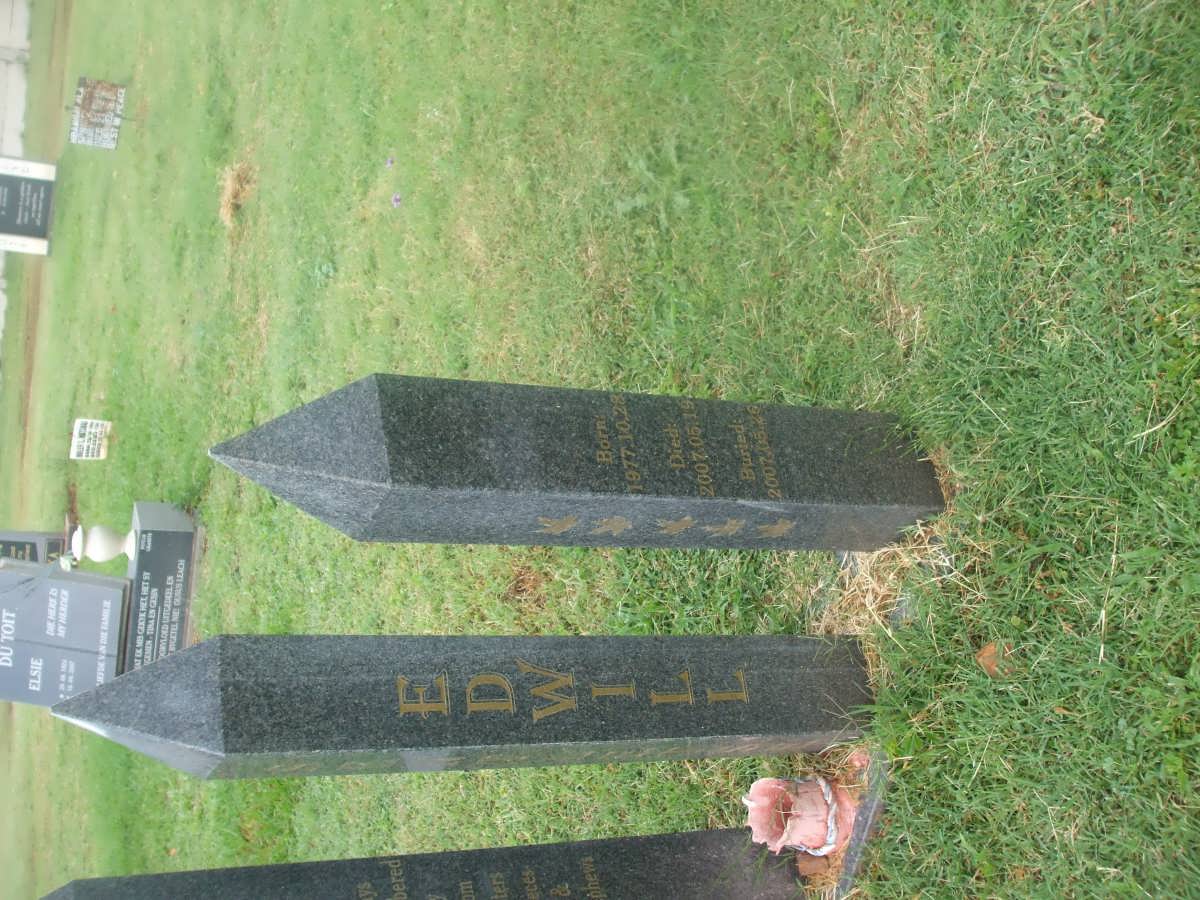 SENTLETSE Edwill 1977-2007