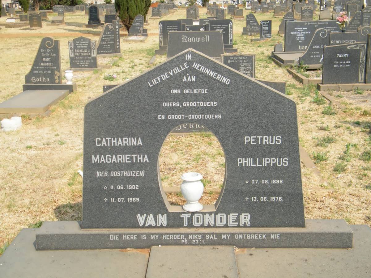 TONDER Petrus Phillippus, van 1898-1976 &amp; Catharina Magarietha OOSTHUIZEN 1902-1989