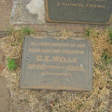 WELLS C.E. 1870-1959 &amp; Anna Petronella 1869-1950