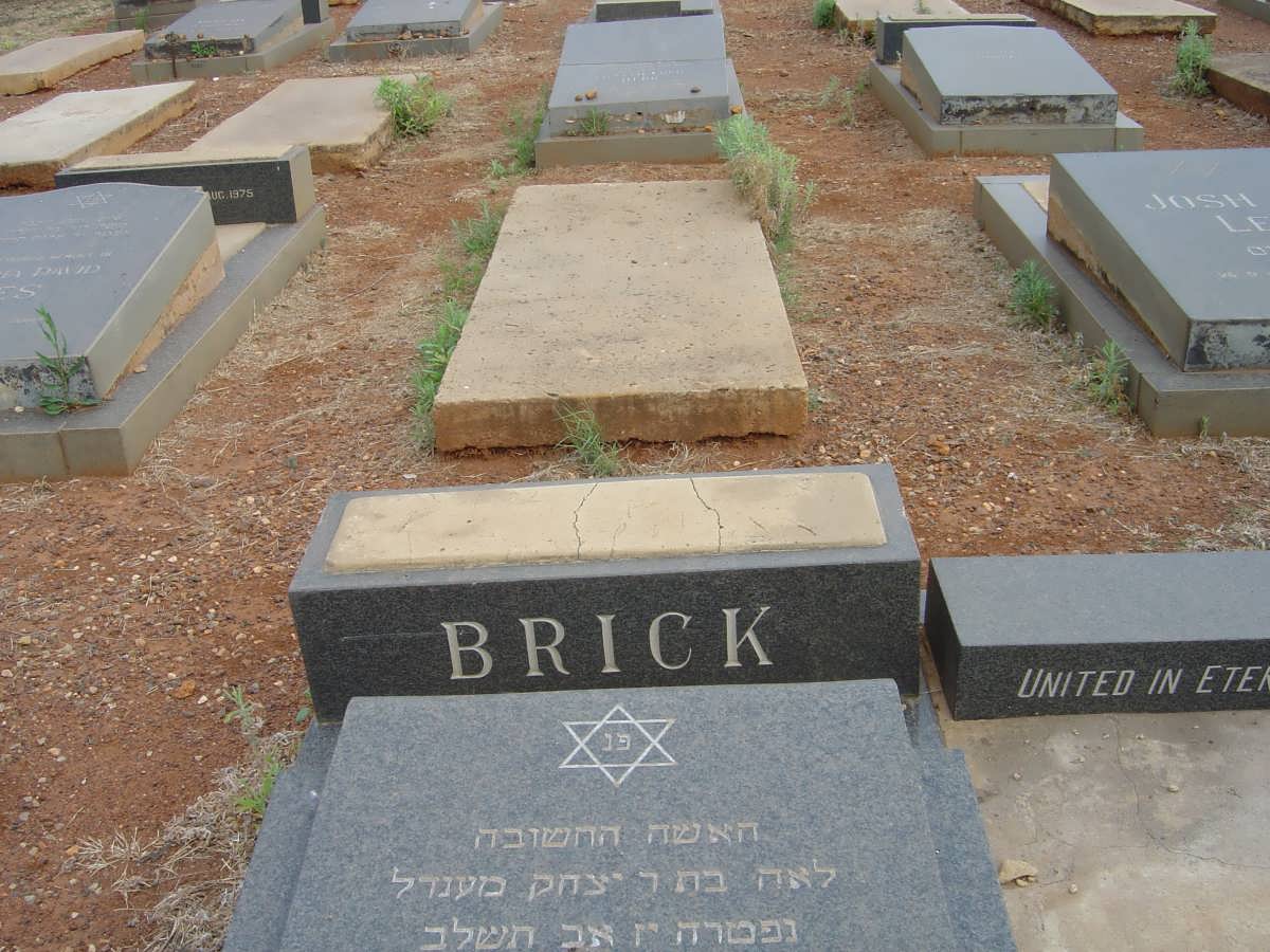 BRICK Leah -1972