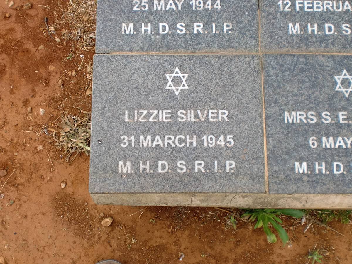 SILVER Lizzie -1945