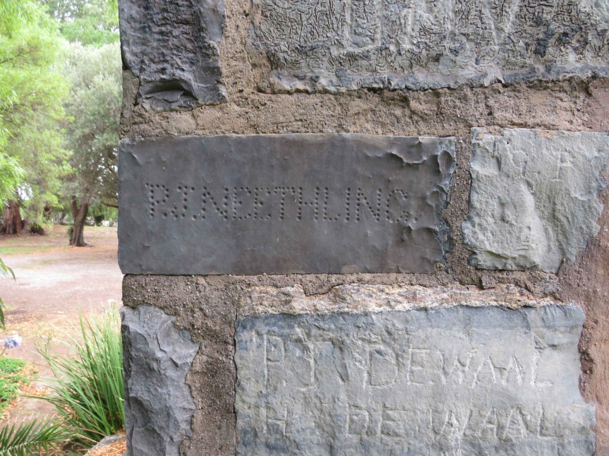 NEETHLING :: DE WAAL