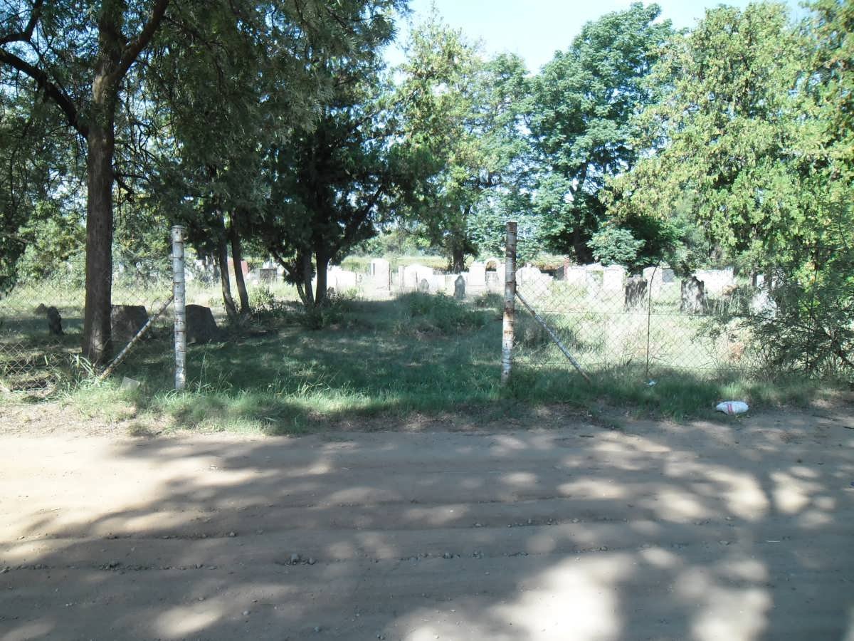 1. Entrance to the cemetery