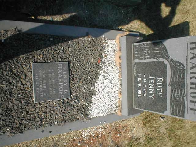 HAARHOFF Henry B. 1944-19?8 :: HAARHOFF Ruth Jenny 1918-1988