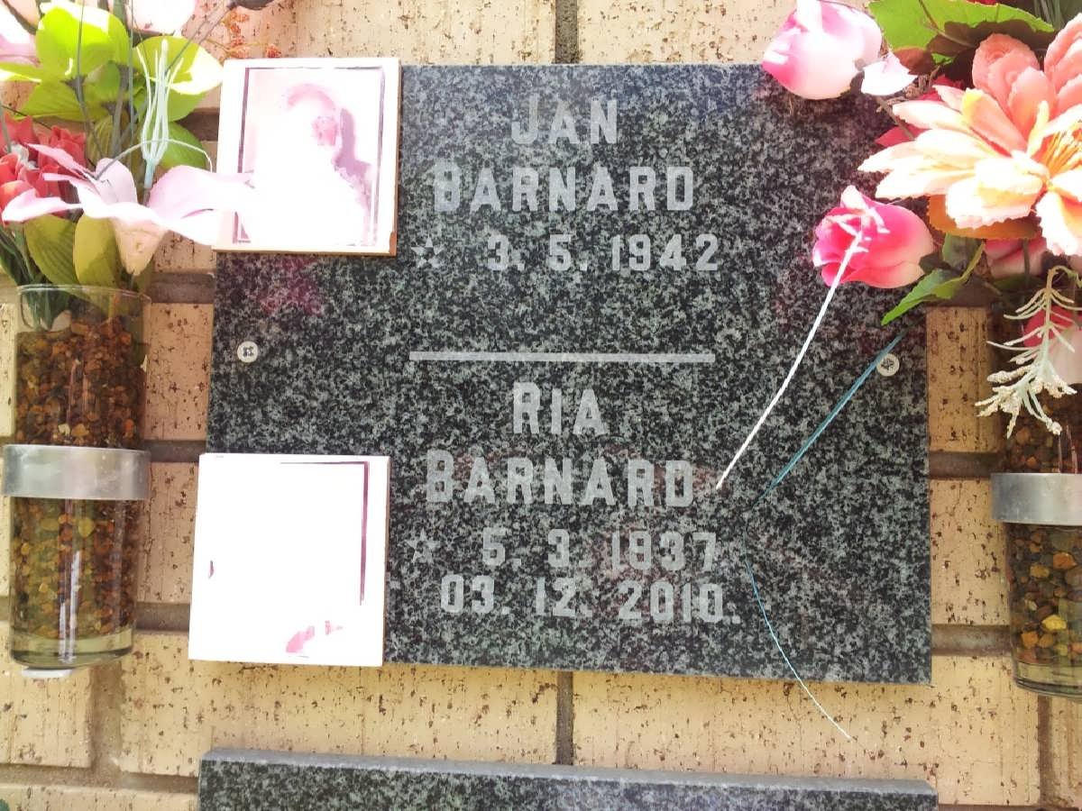 BARNARD Jan 1942- &amp; Ria 1937-2010