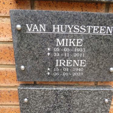 HUYSSTEEN Mike, van 1933-2011 & Irene 1940-2023