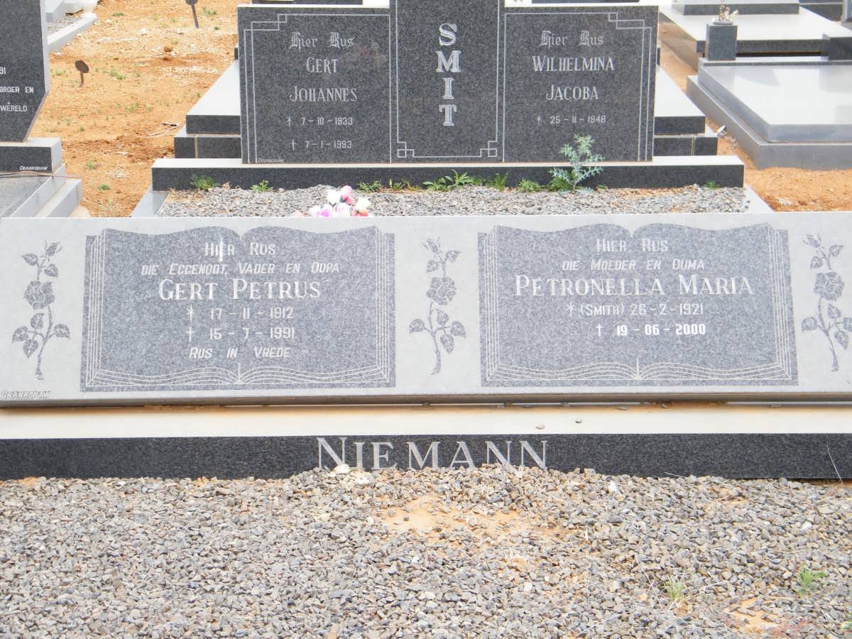 NIEMANN Gert Petrus 1917-1991 &amp; Petronella Maria SMITH 1921-2000