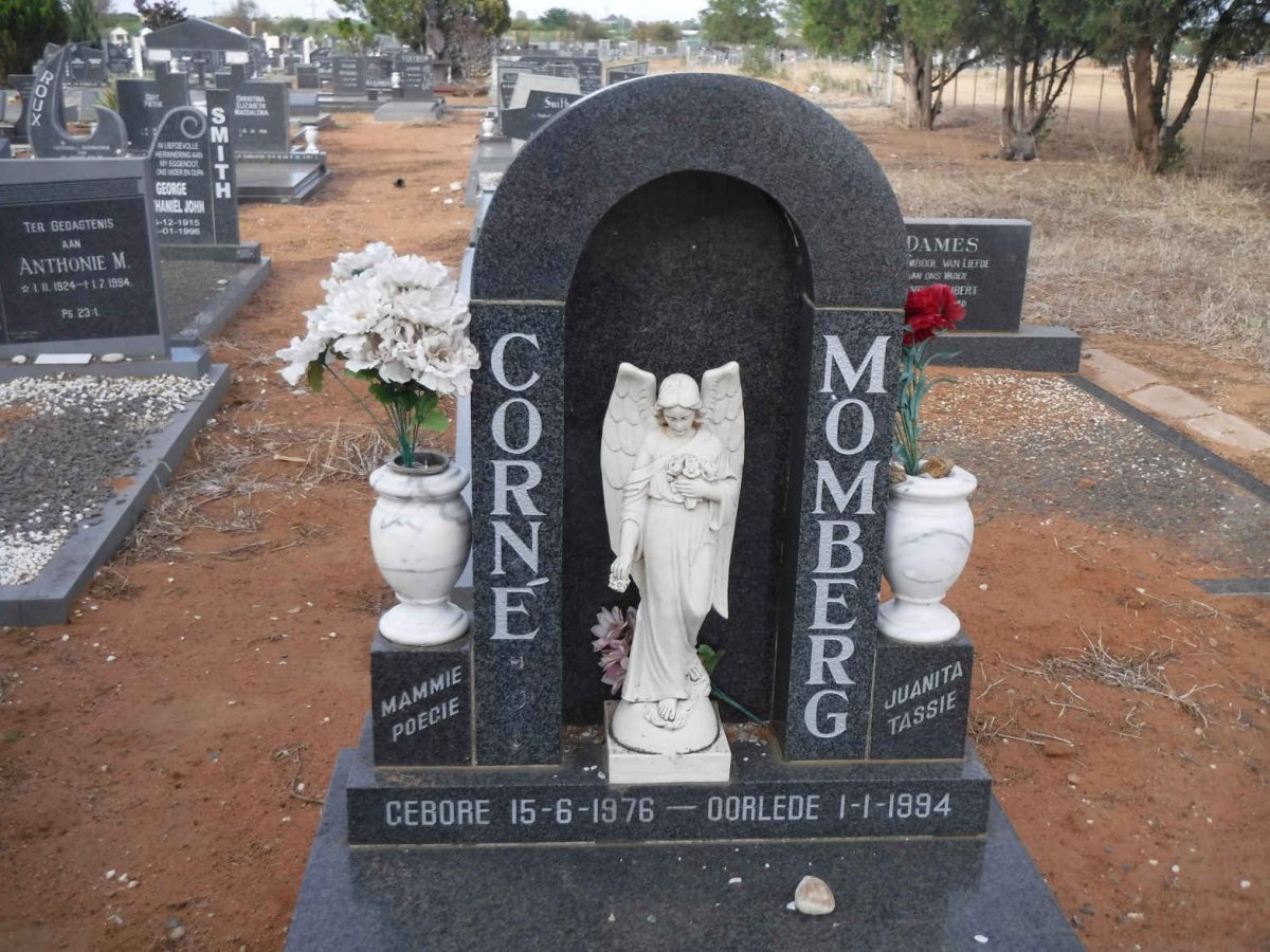 MOMBERG Corne 1976-1994