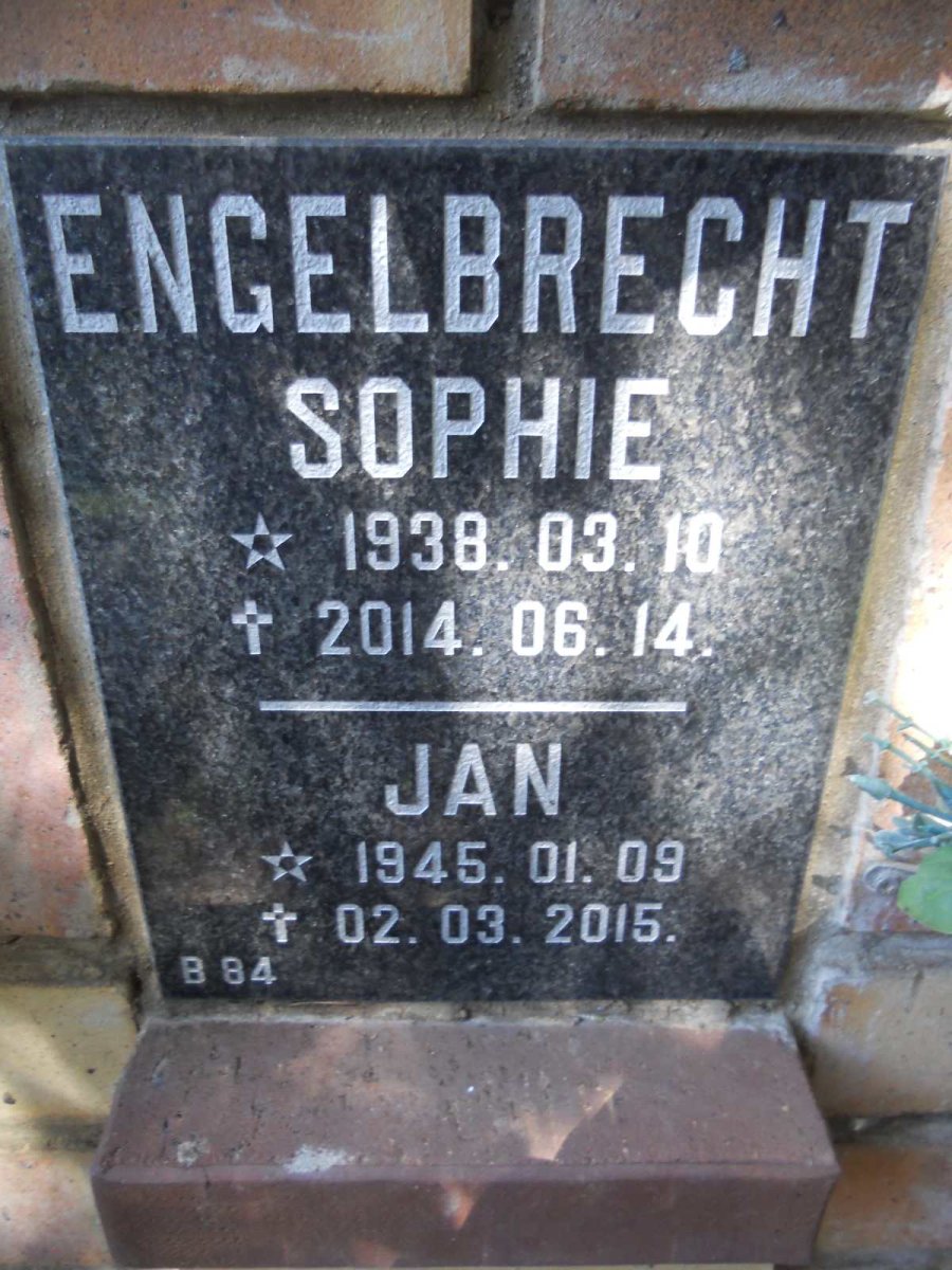 ENGELBRECHT Jan 1945-2015 &amp; Sophie 1938-2014