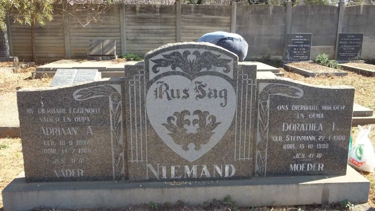 NIEMAND Adriaan A. 1897-1968 &amp; Dorathea I. STEINMANN 1900-1990