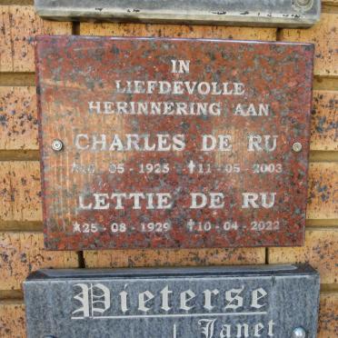 RU Charles, de 1925-2003 & Lettie 1929-2022
