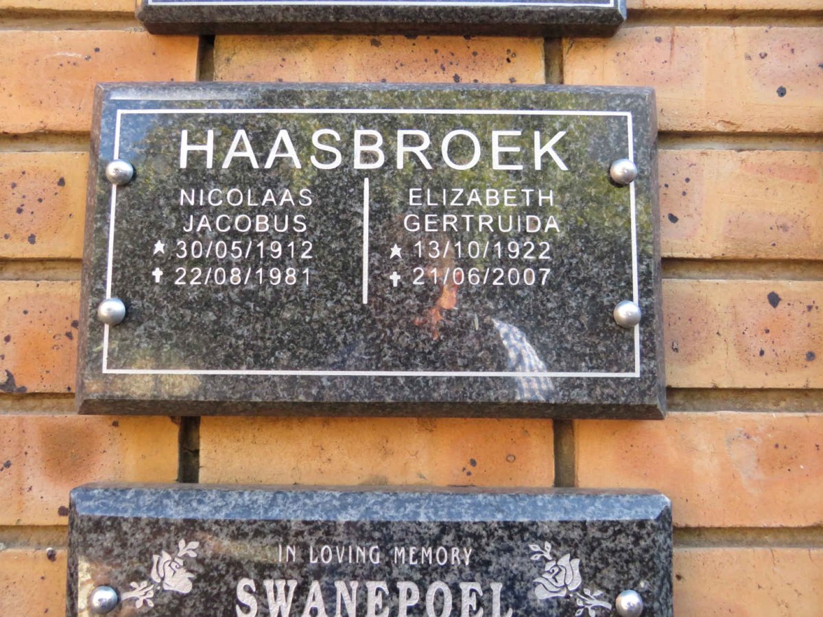 HAASBROEK Nicolaas Jacobus 1912-1981 & Elizabeth Gertruida 1922-2007