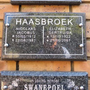 HAASBROEK Nicolaas Jacobus 1912-1981 & Elizabeth Gertruida 1922-2007