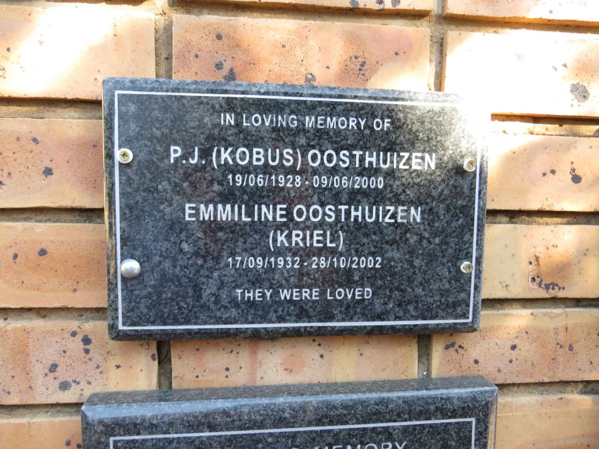OOSTHUIZEN P.J. 1928-2000 & Emmiline KRIEL 1932-2002