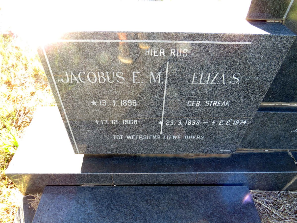 BEZUIDENHOUT Jacobus E.M. 1895-1968 & Eliza S. STREAK 1898-1974_2