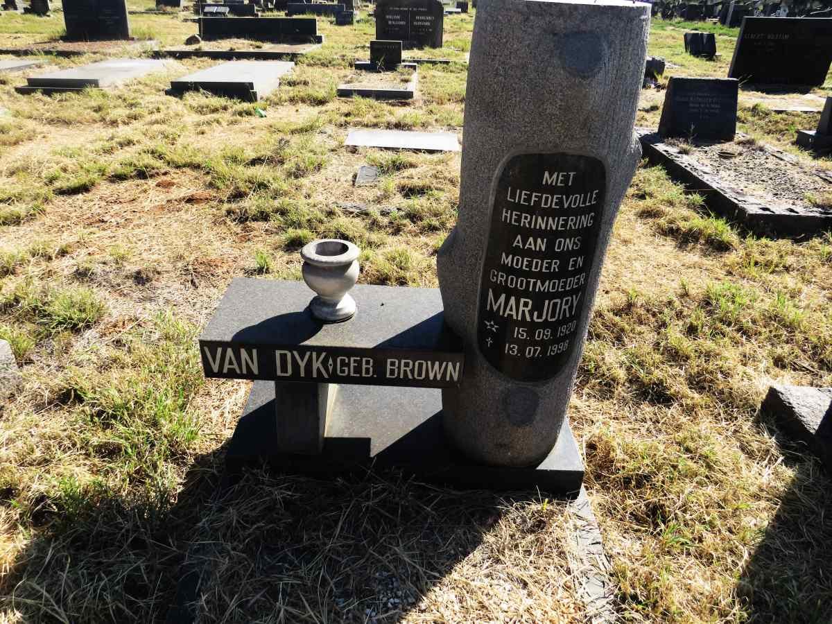 DYK Marjory, van nee BROWN 1920-1998
