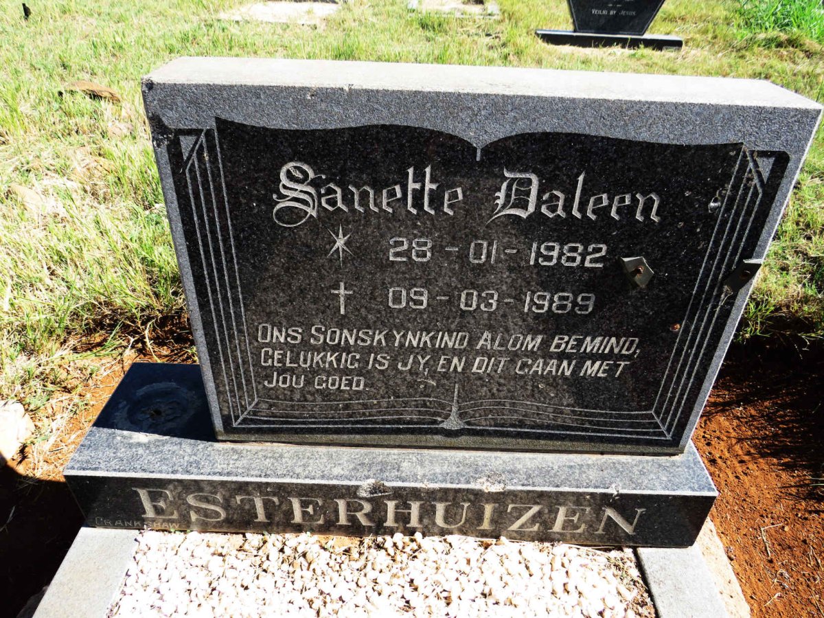 ESTERHUIZEN Sanette Daleen 1982-1989