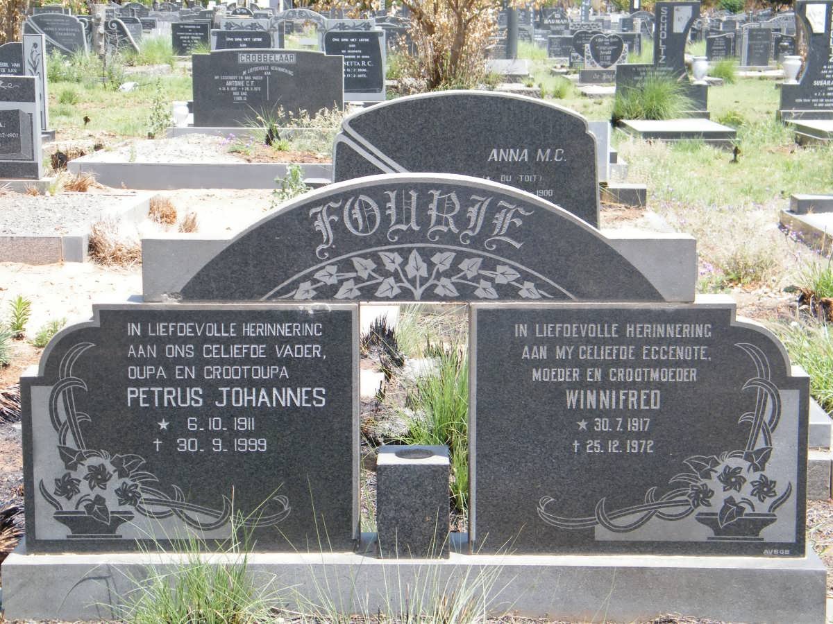 FOURIE Petrus Johannes 1911-1999 &amp; Winnifred 1917-1972