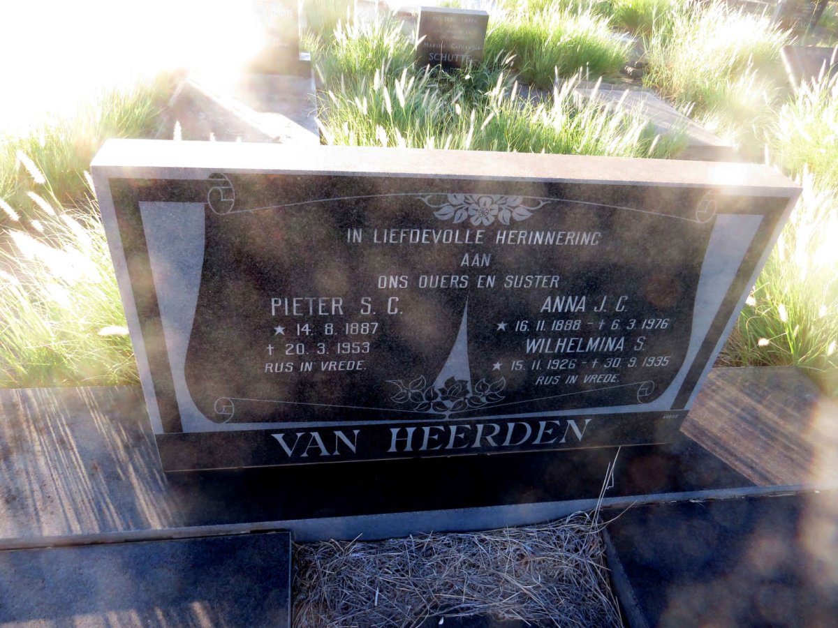 HEERDEN Pieter S.C., van 1887-1953 & Anna J.C. 1888-1976 :: HEERDEN Wilhelmina S., van 1926-1935