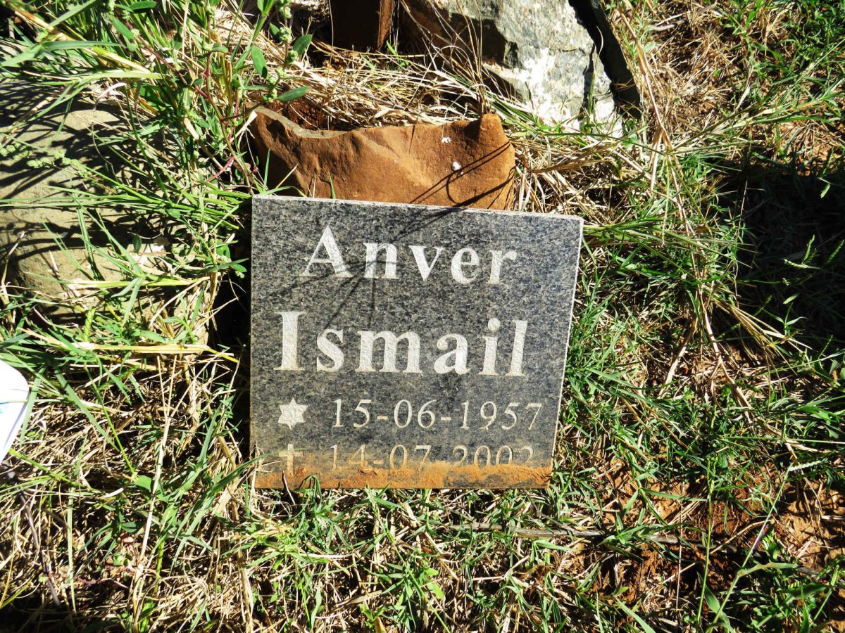 ISMAIL Anver 1957-2002