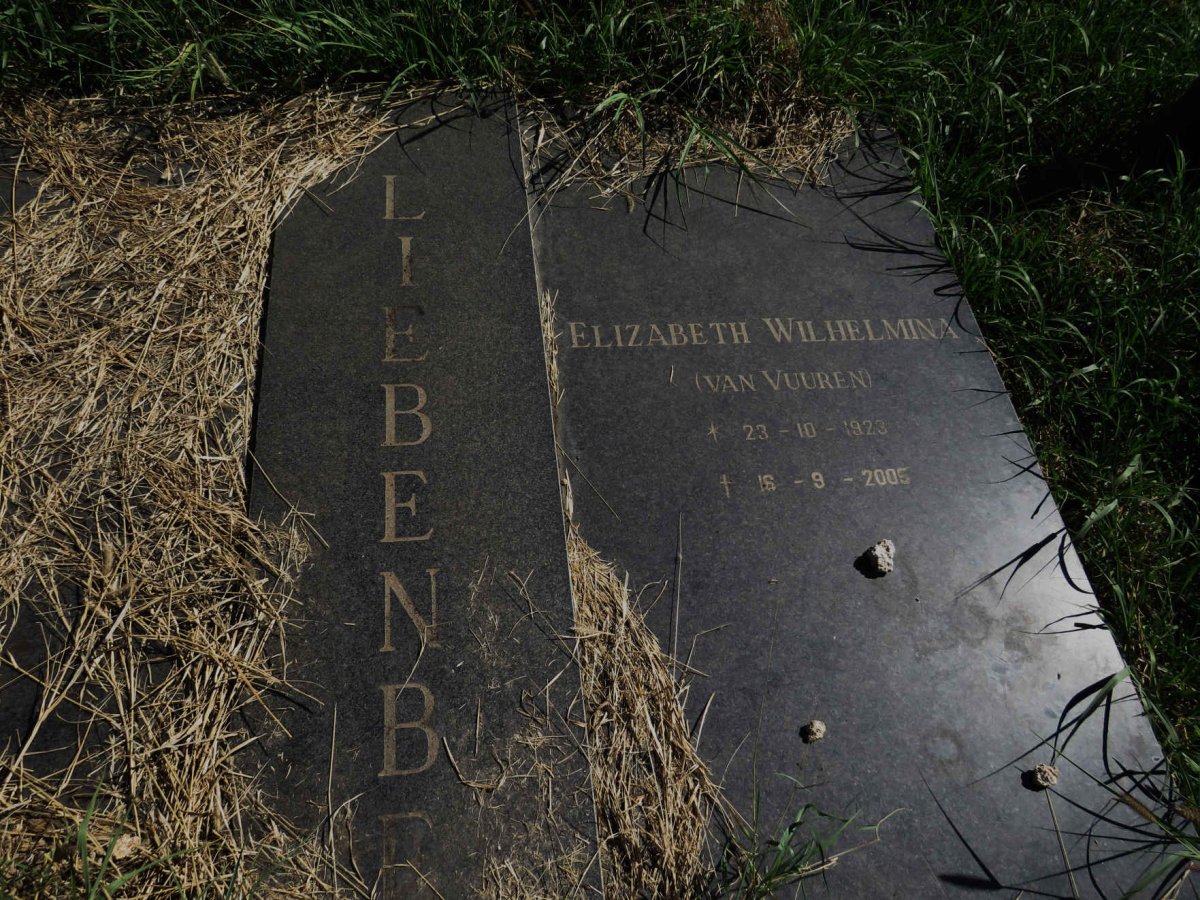 LIEBENBERG Barend Andreas 1919-1991 & Elizabeth Wilhelmina VAN VUUREN 1923-2005 _1