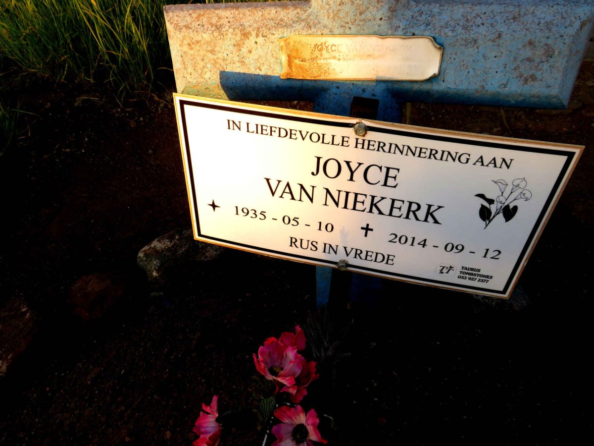 NIEKERK Joyce, van 1935-2014