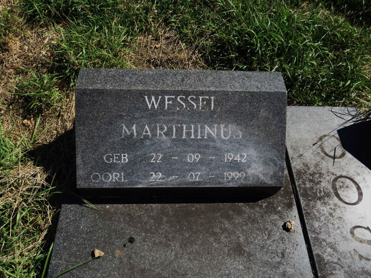 OOSTHUIZEN Wessel Marthinus 1942-1999 & Susanna Elizabeth 1944- _3