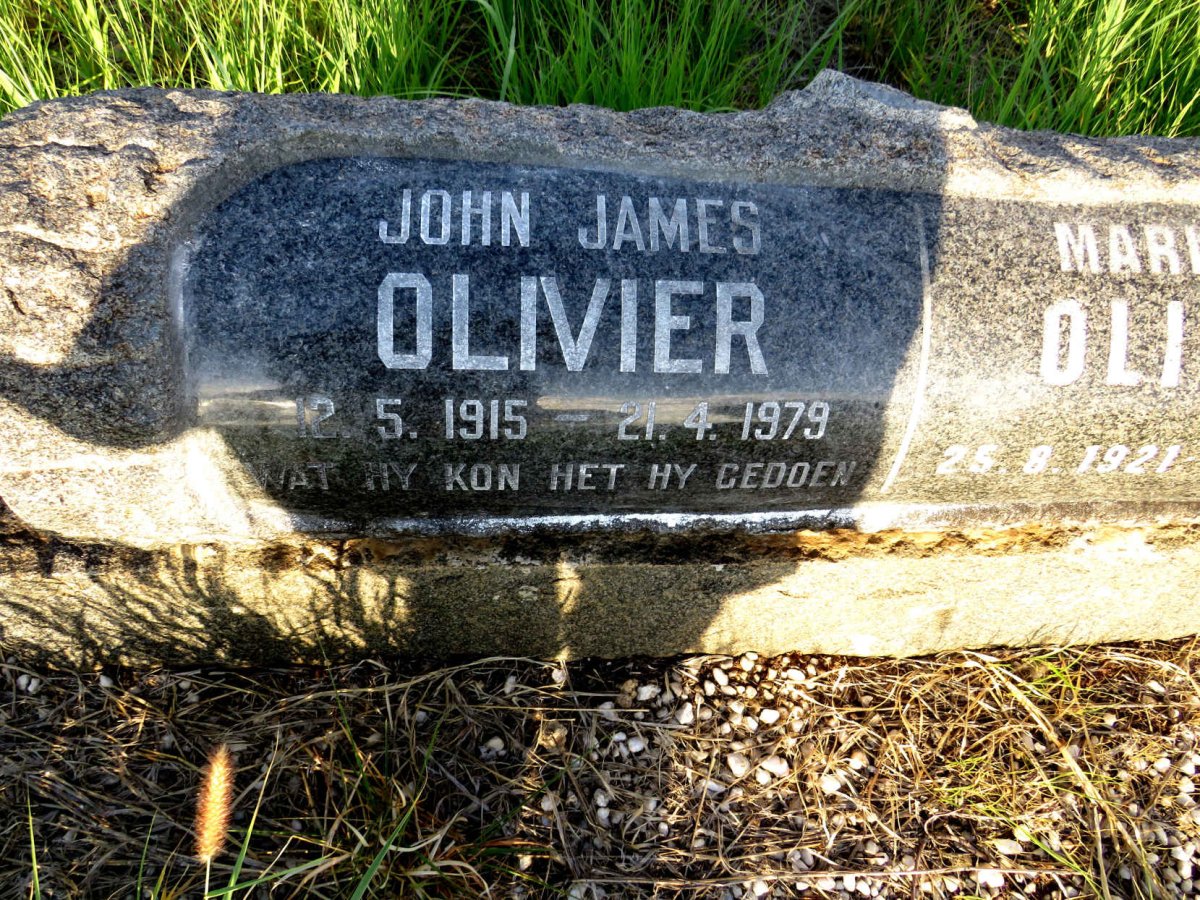 OLIVIER John James 1915-1979 & Marietjie 1921-2008_1